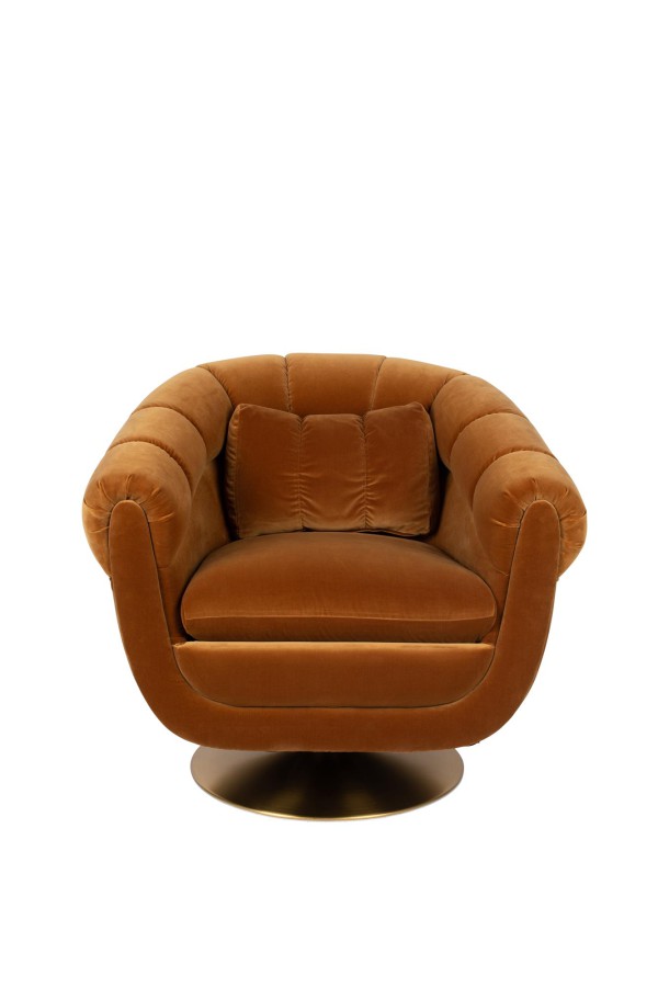 Photo de face du fauteuil lounge club MEMBER coloris tissus velours cognac et pieds laiton